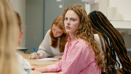 Is Carmen geadopteerd?